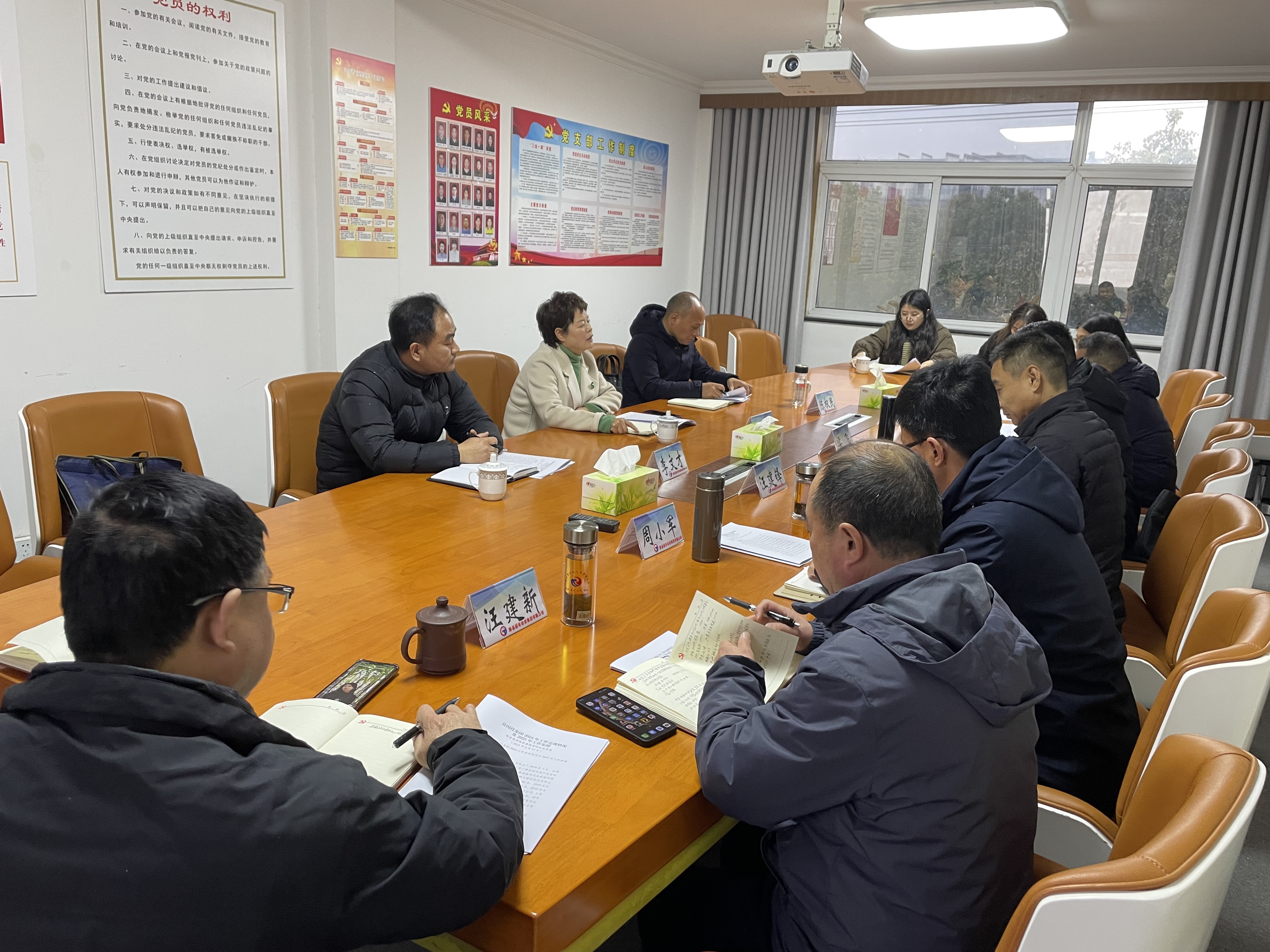 吳雁冰赴縣國(guó)投集團(tuán)調(diào)研督導(dǎo)全面從嚴(yán)治黨工作